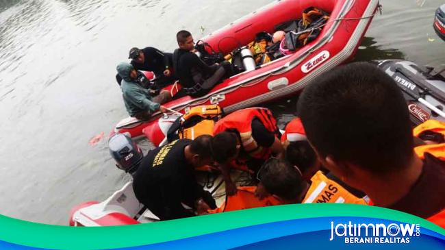 2 Jam Pencarian Bocah Tenggelam Di Sungai Brantas Berhasil Ditemukan