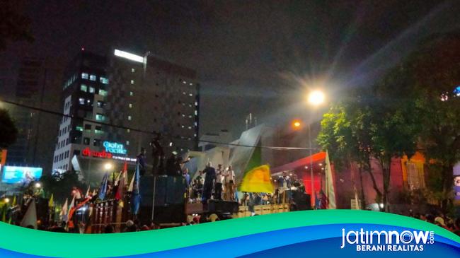 Sempat Blokade Jalan Basuki Rahmat Surabaya Massa Buruh Bubarkan Diri