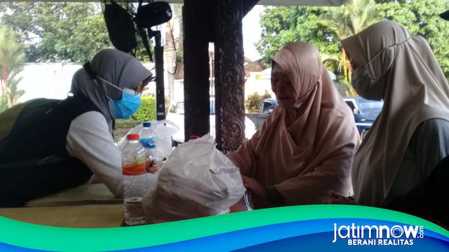 Foto Warga Lumajang Kumpulkan Bantuan Untuk Korban Erupsi Semeru