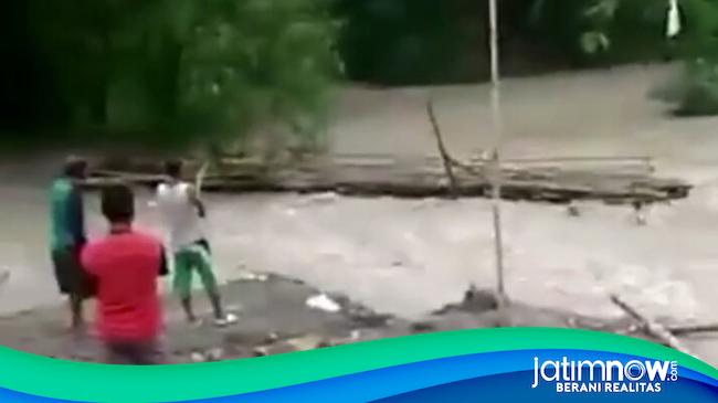 Jembatan Darurat Penghubung Beberapa Dusun Di Bojonegoro Hanyut Tersapu