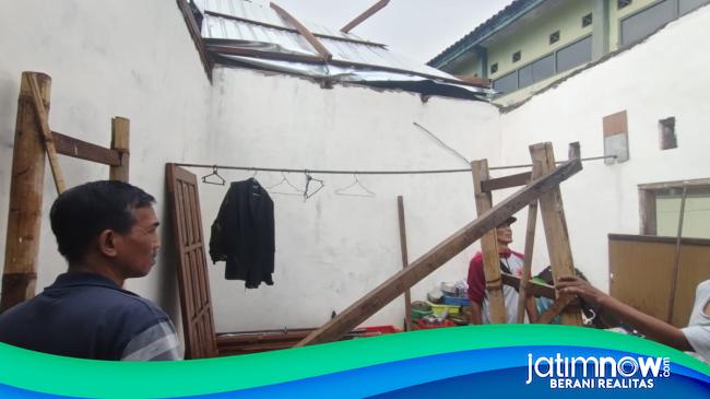 Puting Beliung Terjang Kota Batu Rumah Warga Dan Sekolah Rusak