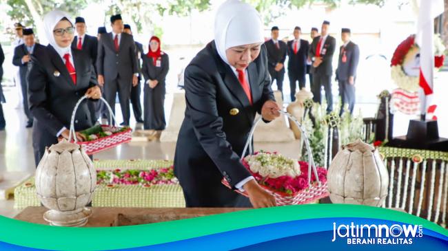 Peringati Hut Jatim Ke Gubernur Khofifah Pimpin Ziarah Ke Makam