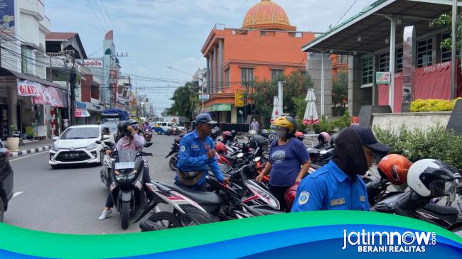 Pembayaran Parkir Pakai Qris Di Jalan Dhoho Kediri Tak Diminati Jukir