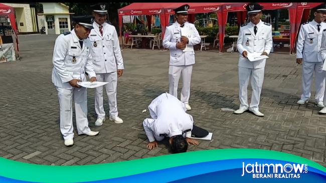 Kades Di Lamongan Sujud Syukur Jabatan Resmi Diperpanjang Jadi Tahun