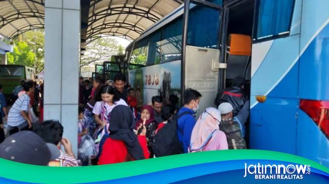 Arus Balik Lebaran Ribuan Penumpang Padati Terminal Ponorogo