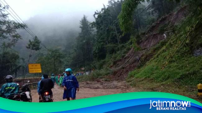 Tebing Longsor Di Pujon Jalur Menuju Kediri Jombang Terputus