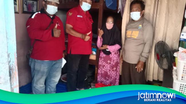 Posko Gotong Royong PDIP Surabaya Turun Tangan Bantu Nenek Sumirah