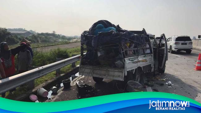 Pikap Terguling Di Tol SuMo Satu Orang Kritis Dan Empat Luka