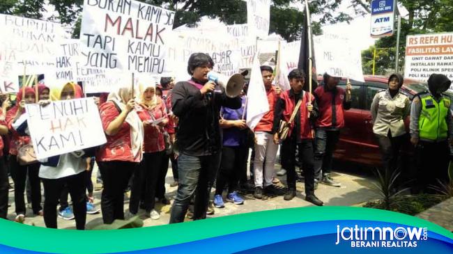 Tuntut Pesangon Puluhan Karyawan Rumah Sakit Di Malang Unjuk Rasa