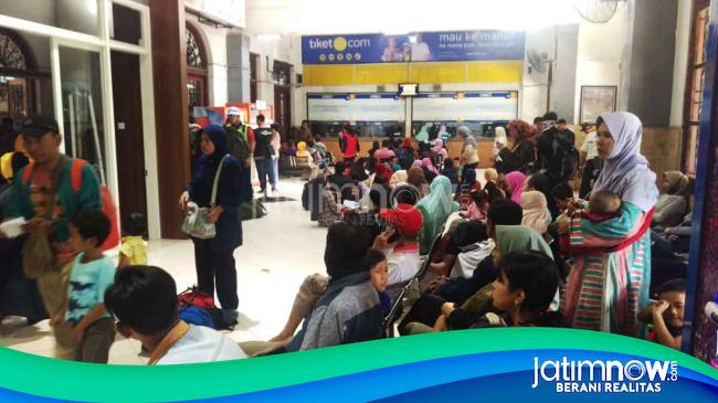 Arus Mudik Penumpang Ka Sudah Terlihat Di Stasiun Gubeng Surabaya