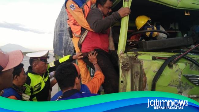 Kecelakaan Di Tol Wilangan Sopir Truk Terjepit Di Dalam Kabin