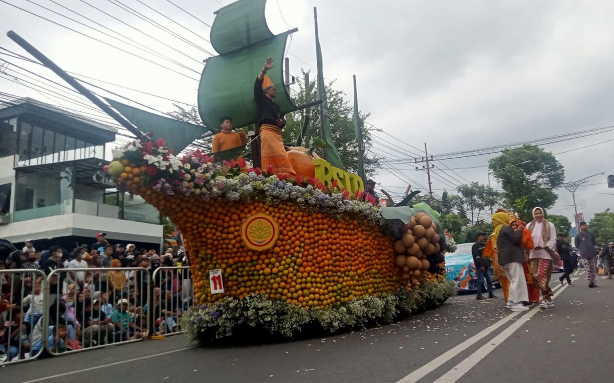 Meriahnya Art Flower Carnival Kota Batu