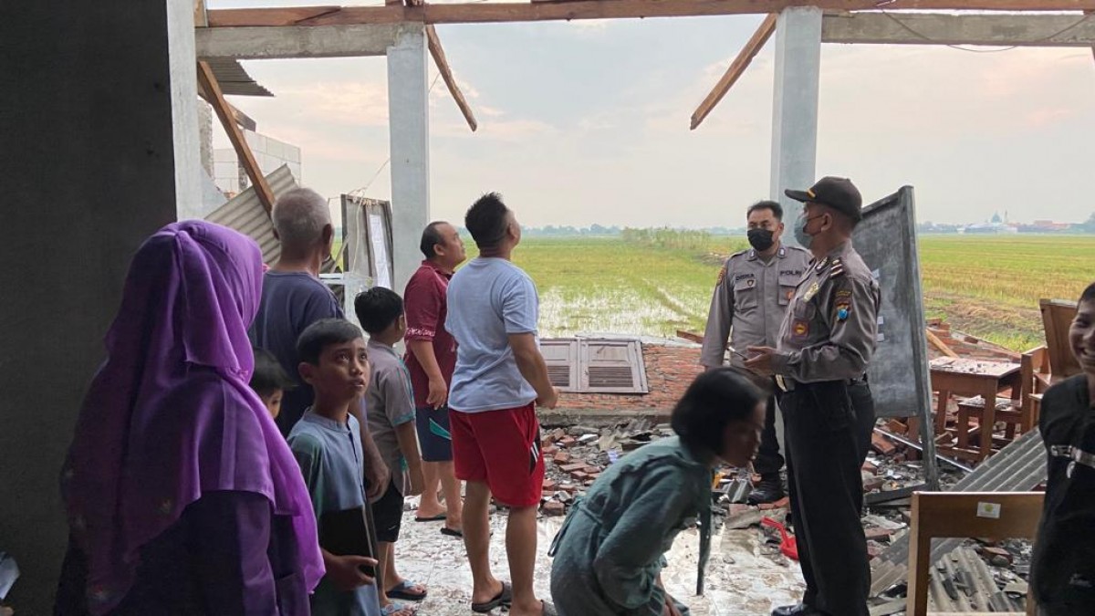 Ratusan Rumah Di Sidoarjo Rusak Akibat Angin Kencang