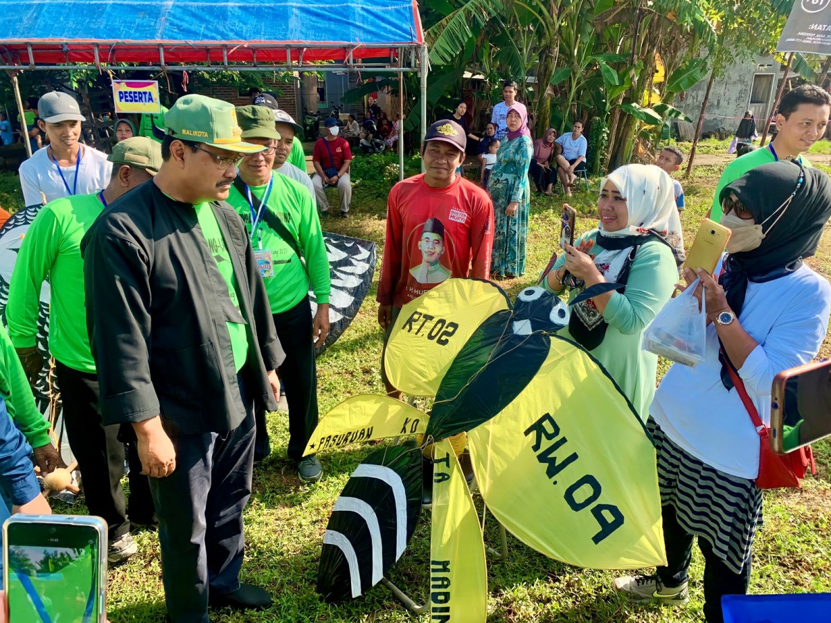 Kemeriahan Lomba Layang Layang Hias Dan UMKM Di Kota Pasuruan