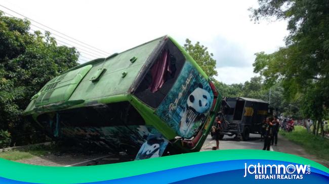 Bus Restu Dan Motor Terlibat Kecelakaan Di Madiun, Dua Orang Terluka