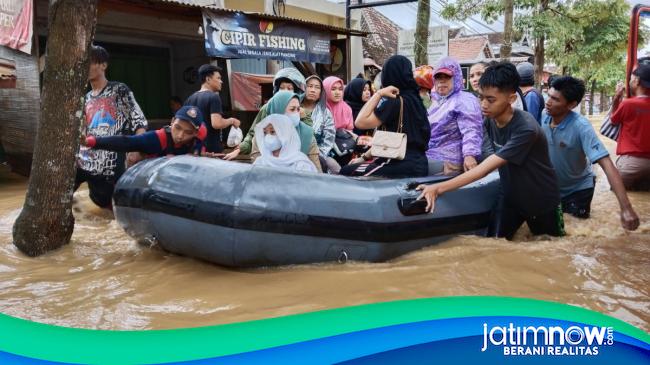 Ratusan Rumah Di Trenggalek Terendam Banjir, Ketinggian Air Hingga 1,75 ...