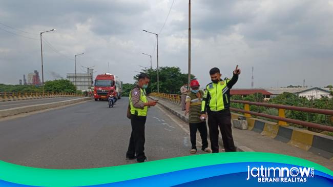 Motor Gagal Mendahului, Kakek Di Sidoarjo Tewas Tertabrak Truk