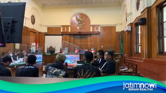 Sidang Tragedi Kanjuruhan, Dua Terdakwa Sipil Dan 17 Saksi Dihadirkan