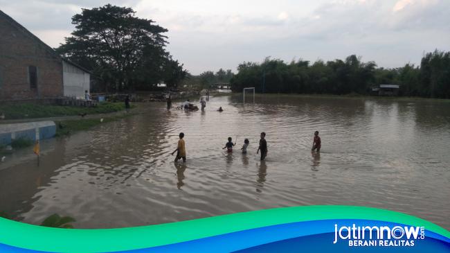 Sungai Bengawan Solo Meluap Genangi Sejumlah Perkampungan Di Bojonegoro 5908