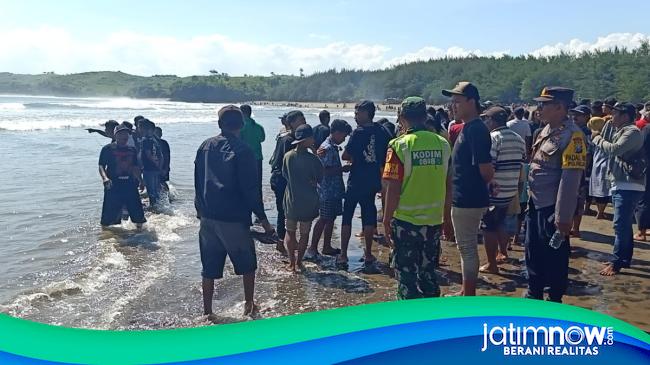 Wisatawan Asal Mojokerto Hilang Terseret Ombak Di Pantai Serang Blitar