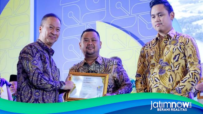 Dukung Kawasan Industri Berkelanjutan, Bupati Gresik Terima Penghargaan ...