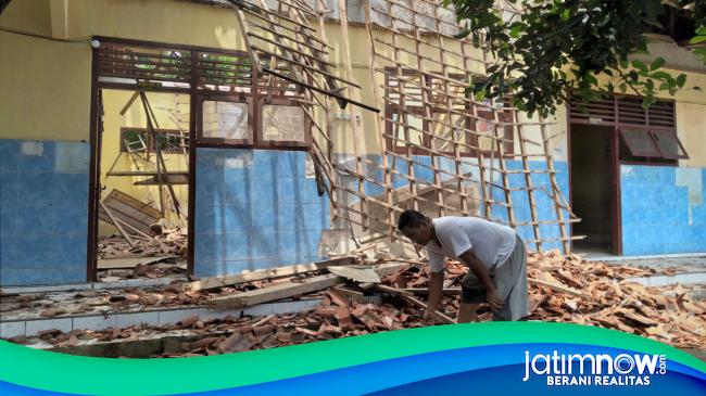 Atap Sekolah Di Probolinggo Ambruk Usai Diguyur Hujan Deras