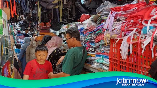 Penjual Perlengkapan Sekolah Di Lamongan Panen Cuan Tahun Ajaran Baru