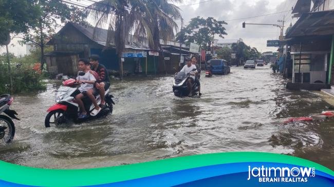 Banjir Besar Rendam Jalur Utama Mudik dan Objek Wisata Pantura Lamongan