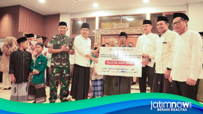 Bupati Jember Berikan Jaminan Sosial Ojol dan Insentif Guru Ngaji Saat Malam Nuzulul Qur’an
