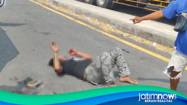 JLU Lamongan Mencekam, Pria Bersimbah Darah Diduga Ditikam Belati