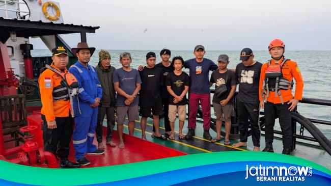 Kronologi Evakuasi 8 ABK TB MT20-1301 yang Tenggelam di Laut Bawean
