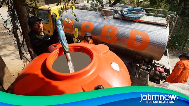 Debit Sumber Turun, BPBD Kabupaten Kediri Dropping Air Bersih ke Desa Surat
