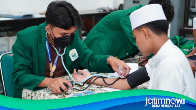 FK Unusa Edukasi Santri Al-Fithrah soal Kesehatan Paru dan PPOK
