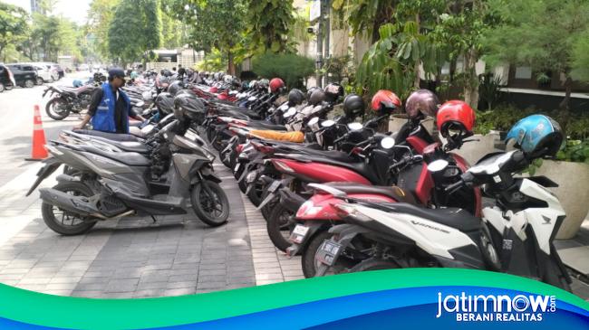 Jukir di Surabaya Ngaku Diminta Setoran Uang Tunai Parkir ke Dishub