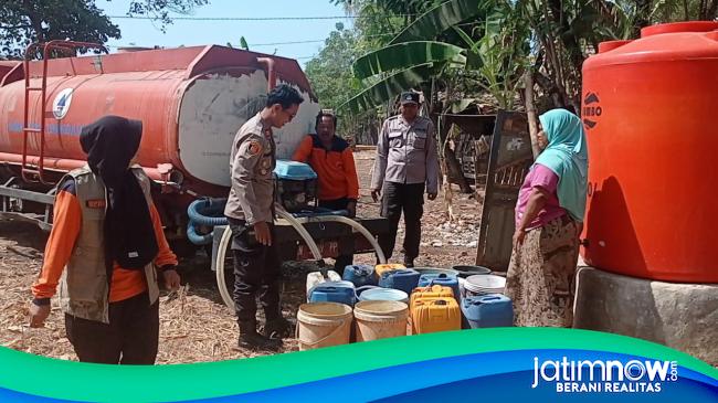 Kemarau Panjang, Warga Sumber Kramat Probolinggo Terima Pasokan Air Bersih