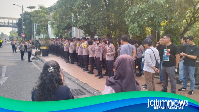 Keamanan Larang Wartawan Liput Demo Penurunan Rektor UINSA
