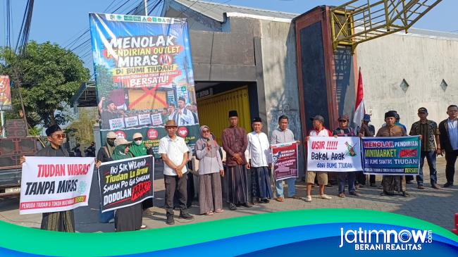 Warga Tulungagung Gelar Aksi Tolak Outlet Penjual Minuman Keras