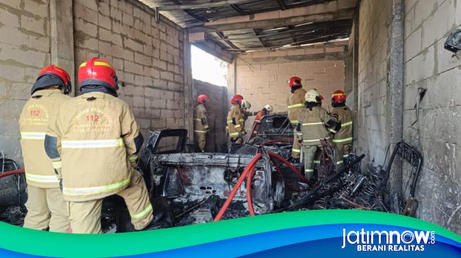 Bengkel Mobil di Simo Pomahan Surabaya Terbakar, Diduga Karena Korsleting