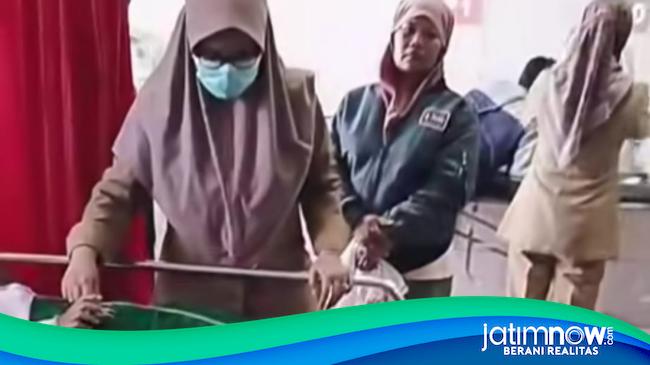 Diduga Keracunan MBG, 28 Siswa MI Gumukmas Jember Muntah-muntah