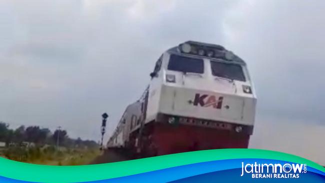 Perjalanan Kereta Api di Tulungagung Terganggu Akibat Temuan Batu Diatas Rel