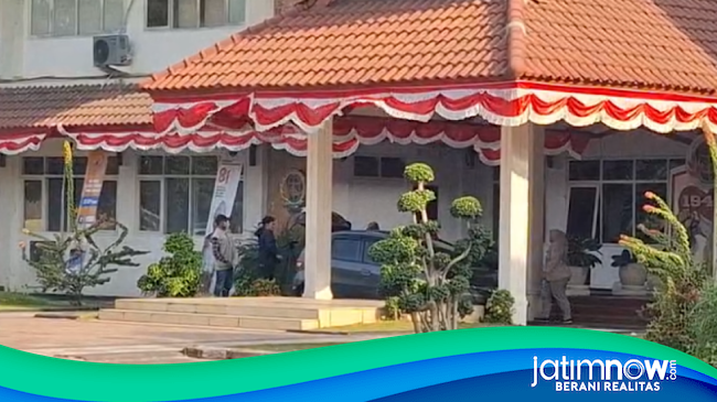 KPK Sita Amplop Berisi Uang Saat Geledah Kantor BPN Mojokerto