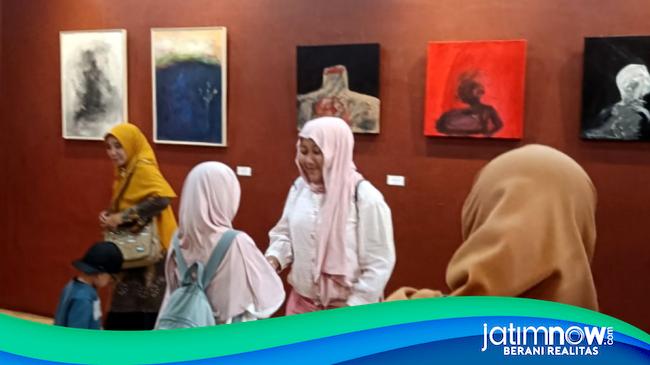 Annisa Nismara Gelar Pameran Lukis “Catatan Visual” di Galeri Merah Putih Surabaya