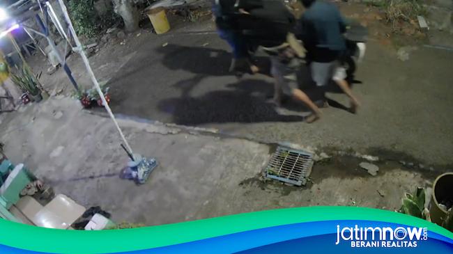 Tiga Maling Bersenjata Celurit Gasak Dua Motor di Probolinggo