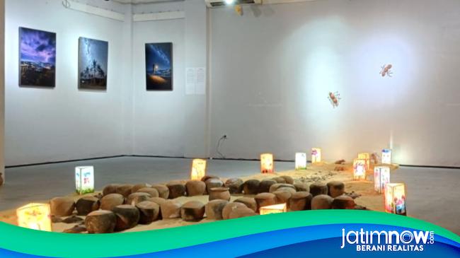 Melihat Pameran Seni Rupa dan Arsip Karya Arik S di Galeri Prabangkara Surabaya