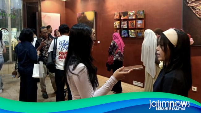 Melihat Pameran Lukisan “Dialog Batik Madura” di Surabaya Karya Malya Sasmaya