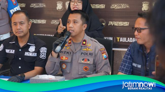 Polisi Bongkar Paket Vespa Berisi 10,8 Kg Ganja di Ekspedisi Gresik