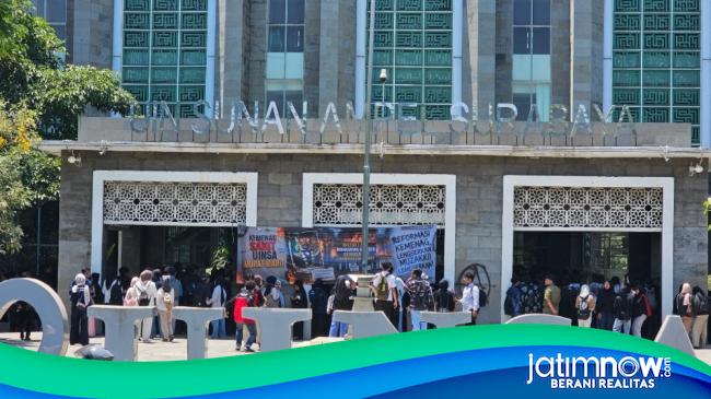 Mahasiswa UINSA Demo Tolak Penetapan Rektor, Api Mulai Dinyalakan