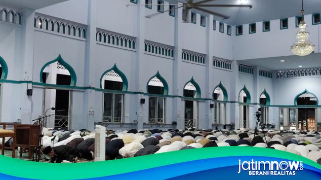Seabad Gontor, Puluhan Ribu Alumni dan Santri Sujud Syukur di Masjid Jami PMDG