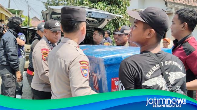 Korban Virgo Transport  Asal Kediri Dimakamkan, Ikut Mertua Kirim ke Banjarmasin