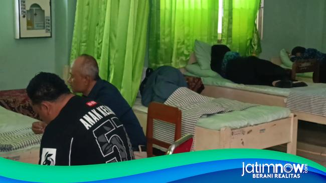 Ratusan Siswa dan Guru SMKN di Tulungagung  Keracunan Usai Santap MBG